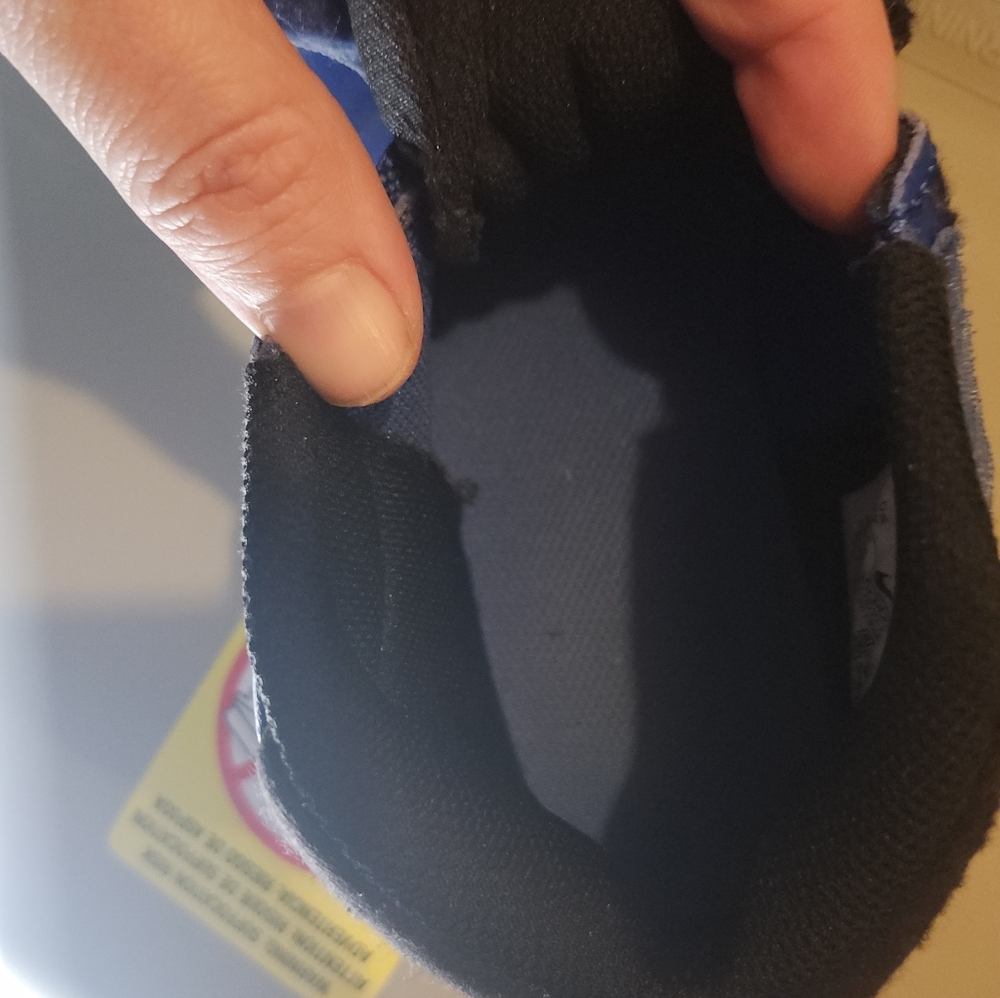 Nike TeamHustle Basketball Shoes 2Y - Picture 5 of 5